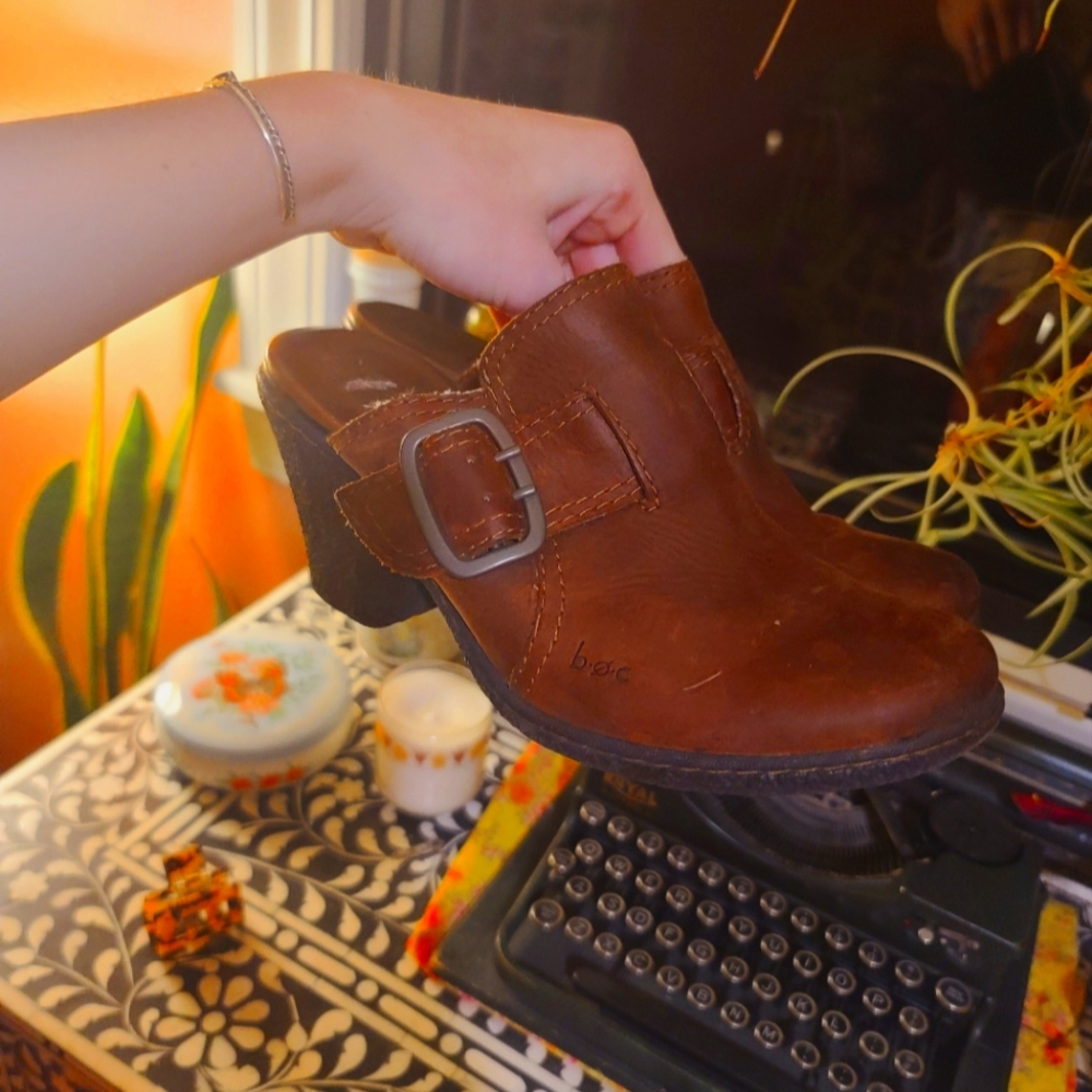 b.o.c. born leather clogs